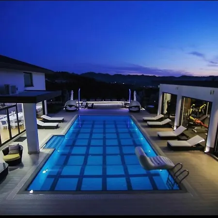 Villa Hidden Hill