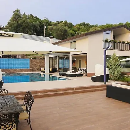 Hidden Hill Villa Tirana
