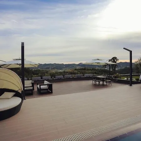 Hidden Hill Villa *